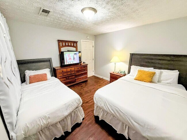 Foto del edificio - 5405 Glen Haven Dr