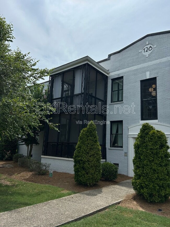 Foto del edificio - 128 Peachtree Memorial Dr NW