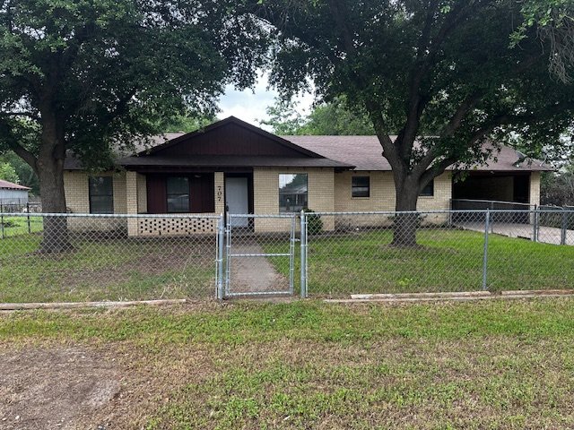 Primary Photo - For Rent: 707 N Houston 3 bed/2 bath