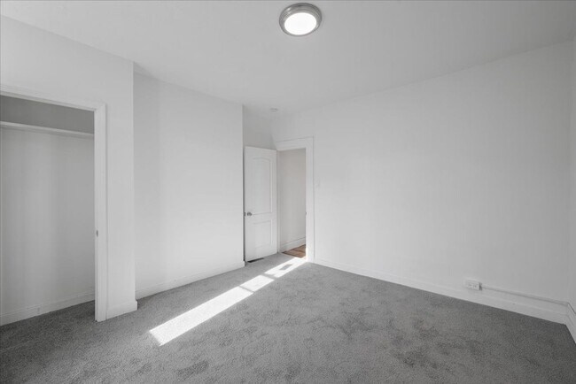 Foto del edificio - 4100-4104 Howley Street
