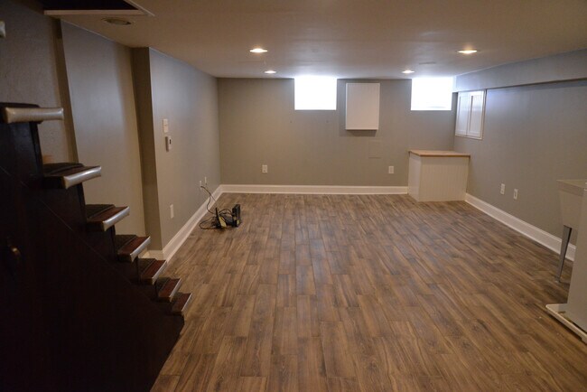 Sótano acabado - 1133 Tasker St