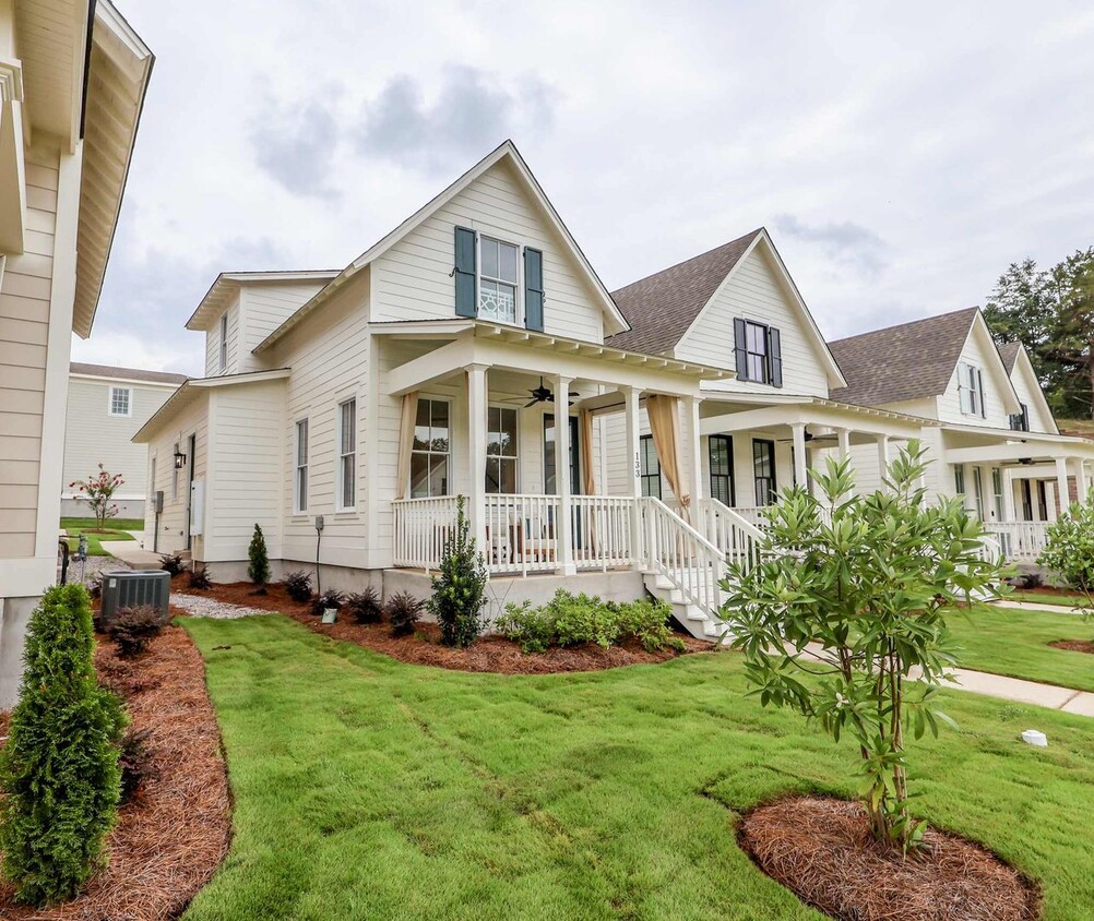 Primary Photo - Great townhome in the Lamar in Oxford