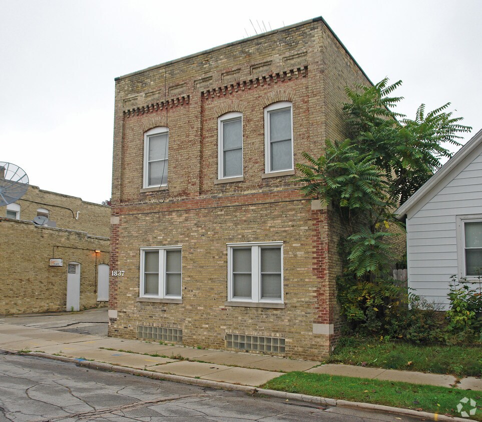 Building Photo - 1837 N Wisconsin St
