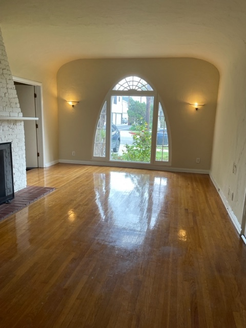 Living Room - 421 S Bedford Dr