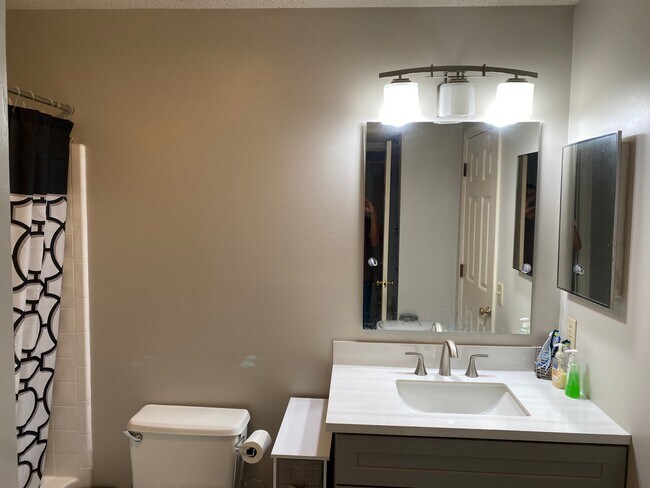 Building Photo - 6036 Coventry Cir