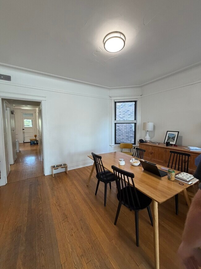 Foto del edificio - 4847 N Damen Ave