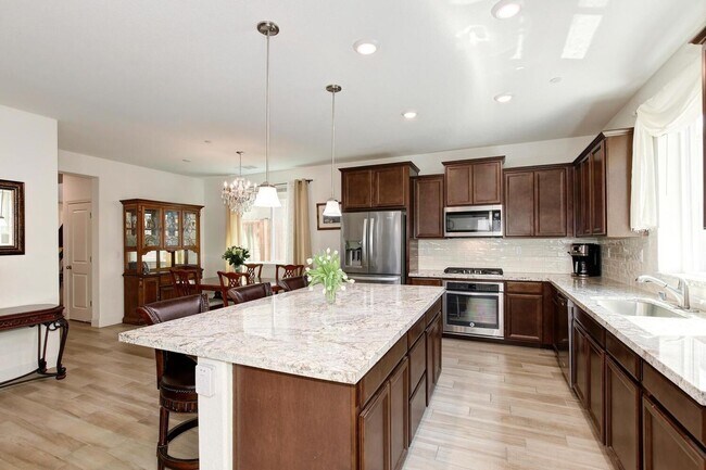 Foto del edificio - MOVE IN READY!  4 Bedroom Home in Whitney Ranch Rocklin