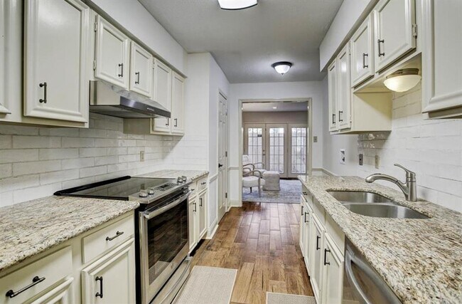 Building Photo - 13156 Trail Hollow Dr
