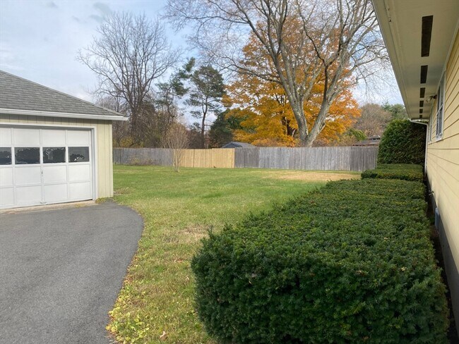 Building Photo - 6 Highland Cir