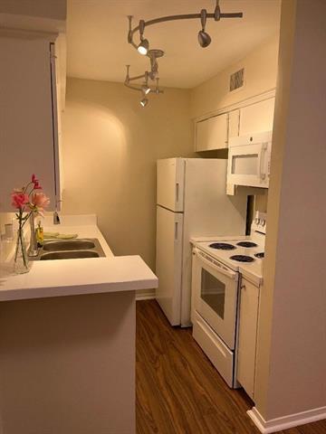 Foto del edificio - 4859 Cedar Springs Rd