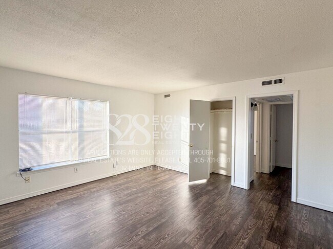 Building Photo - *COMING SOON!* 2 Bed/1 Bath Apartment at West Oaks in Newcastle!
