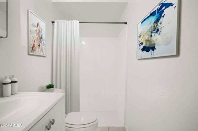 Master bed room bathroom - 6228 W Cheery Lynn Rd