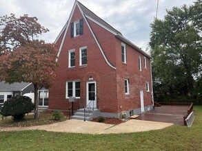 Building Photo - 139 Lee Ave NE