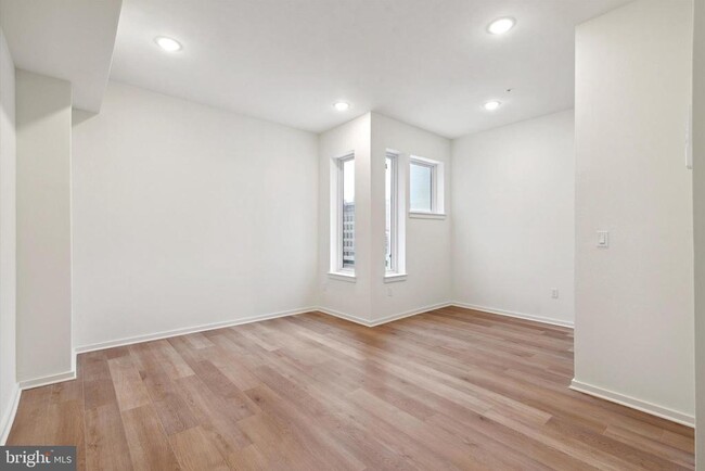 Foto del edificio - 245 N 12th St