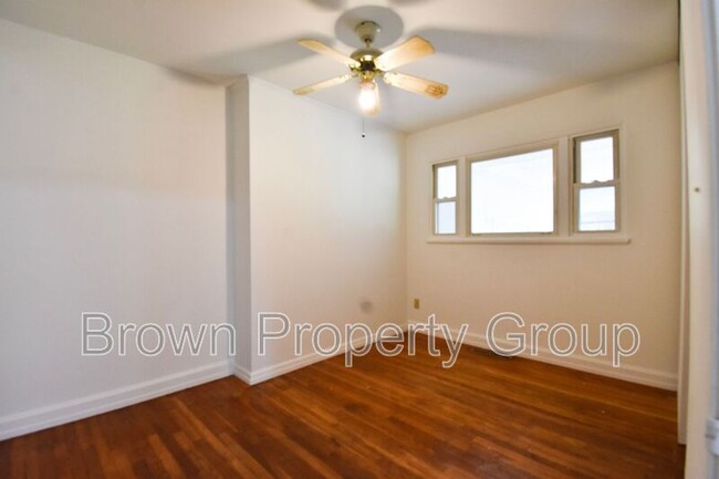 Building Photo - 325 Richmond Dr