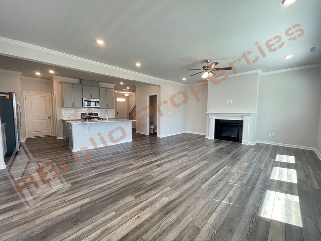 Building Photo - Stunning 3 Bedroom, 2.5 Bath Single Family...