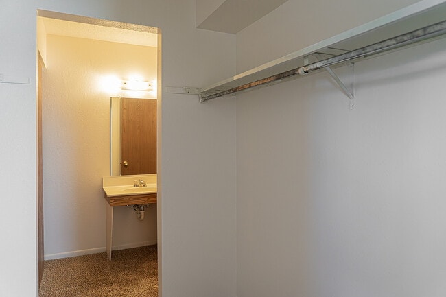 Colonial - Bedroom 1 - Hillcrest Village Apartments