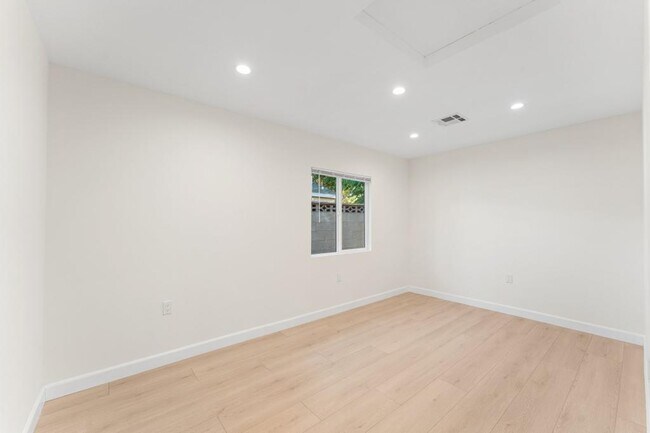 Foto del edificio - 42733 42nd St W