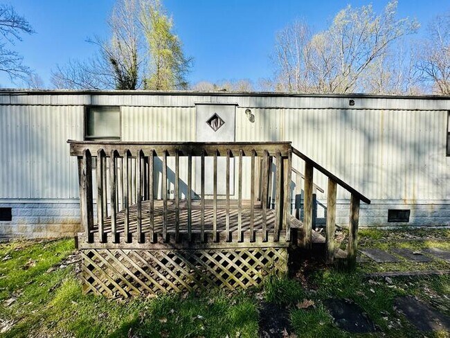 Foto del edificio - 482 Dividing Water Road, Travelers Rest, S...