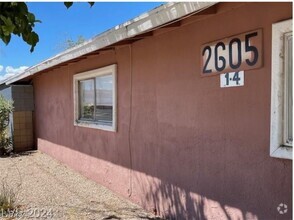 Building Photo - 2605 E Cedar Ave