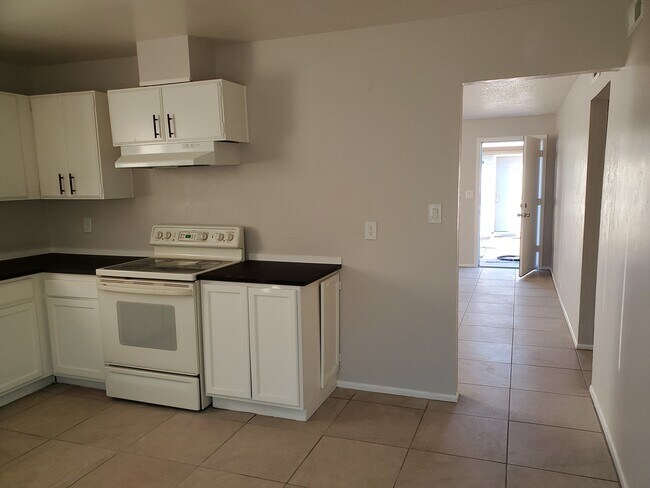 Building Photo - 1429 S 11th Ave