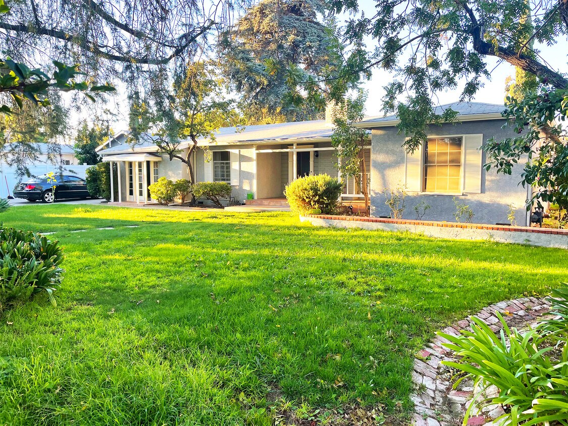 Front View - 15341 Cohasset St