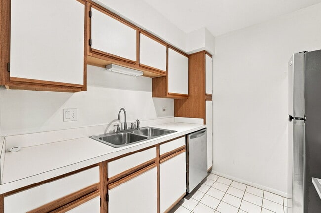 Building Photo - 6109 Knoll Wood Rd