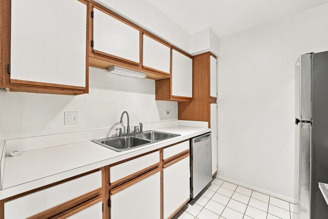 Foto del edificio - 6109 Knoll Wood Rd