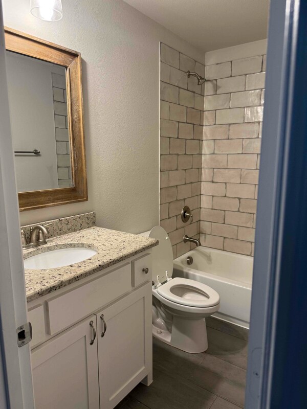 Foto del edificio - 4933-5015 Villas Dr