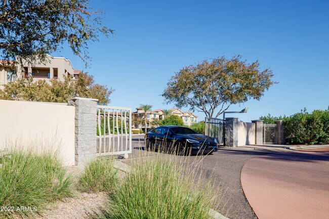 Building Photo - 7275 N Scottsdale Rd