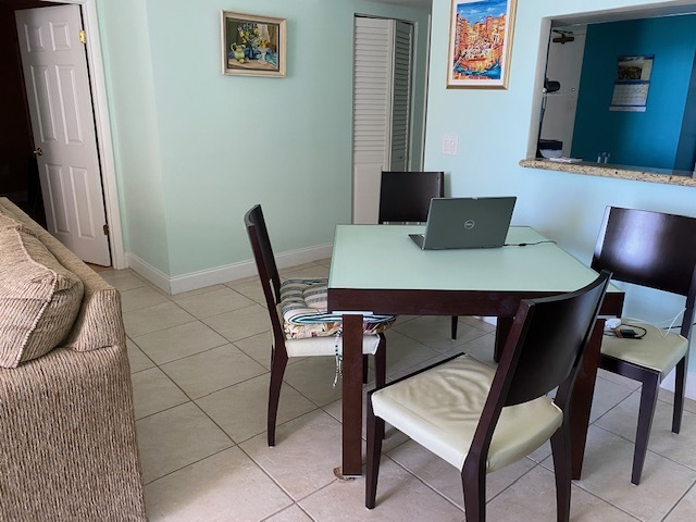 Dining area - 9273 Collins Ave