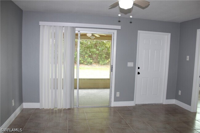 Foto del edificio - 334 Cape Coral Pkwy W