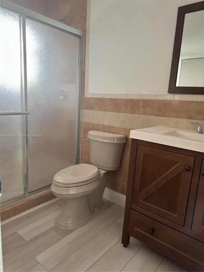Foto del edificio - 854 E 32nd St