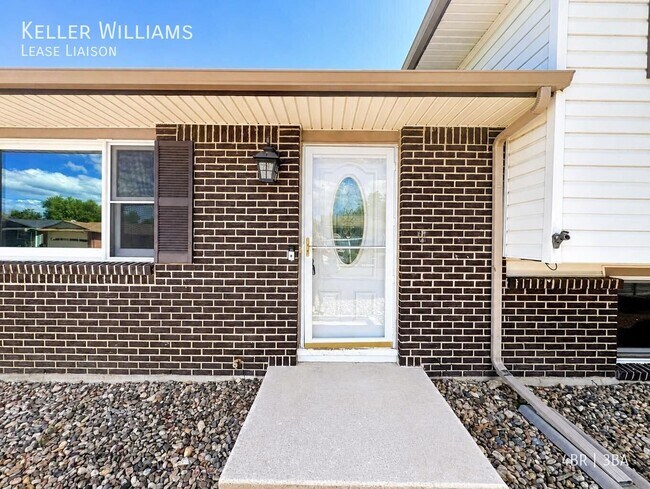 Building Photo - 2201 Greenwich Cir W