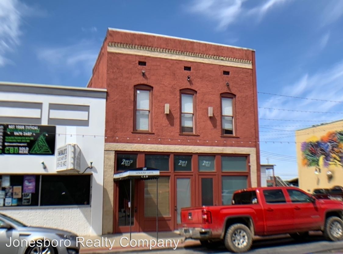 Primary Photo - 219 S Main St