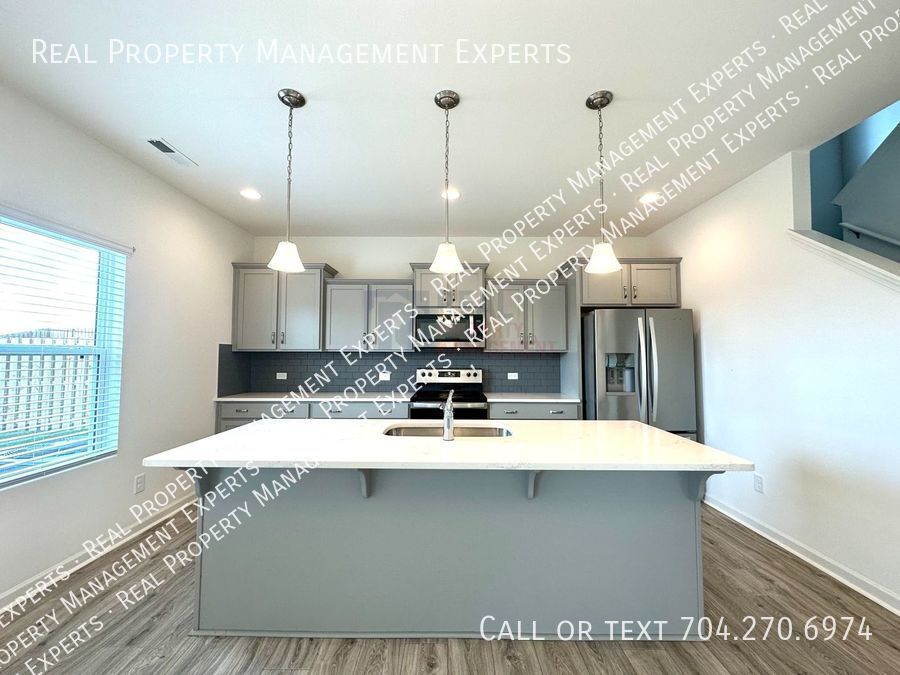 Primary Photo - Must See 4 Bedroom / 2.5 Bath Home with 2 ...