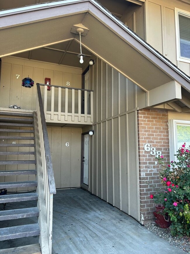 Foto del edificio - (905) Draper Apartments - 2 Bedroom / 1 Bath