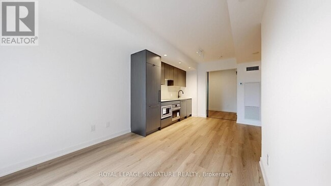 Photo du bâtiment - 5 Lakeview Ave