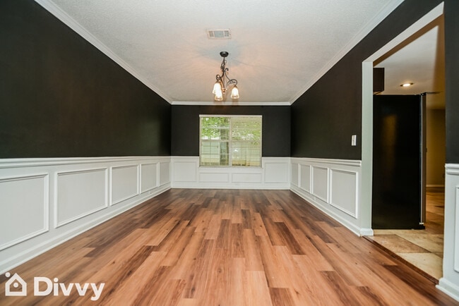 Building Photo - 825 Brisley Cir