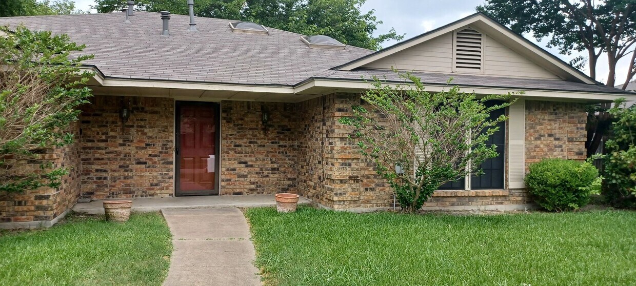Primary Photo - Immediate Move In Lancaster 3-2-2 for Lease
