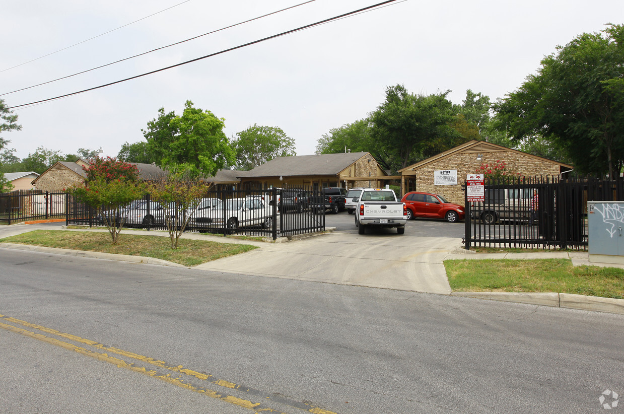 Building Photo - Midway Apartments