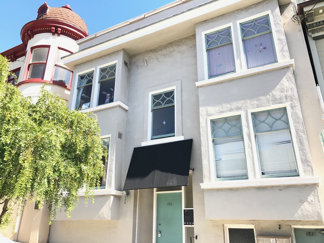 Building Photo - 158 Shrader St