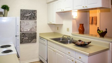 Brookwood Village Apartment Homes Rentals - Oklahoma City, Ok 