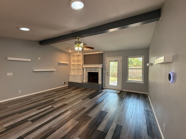 Building Photo - Beautifully Designed Home with Thoughtful ...
