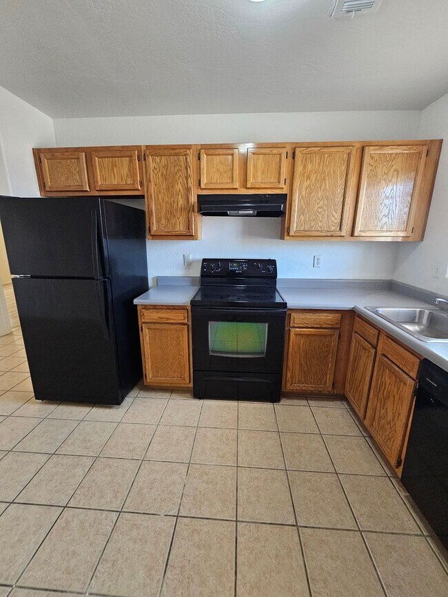 Foto del edificio - MOVE IN SPECIALS  EARLY ENTRY INTERESTED?????