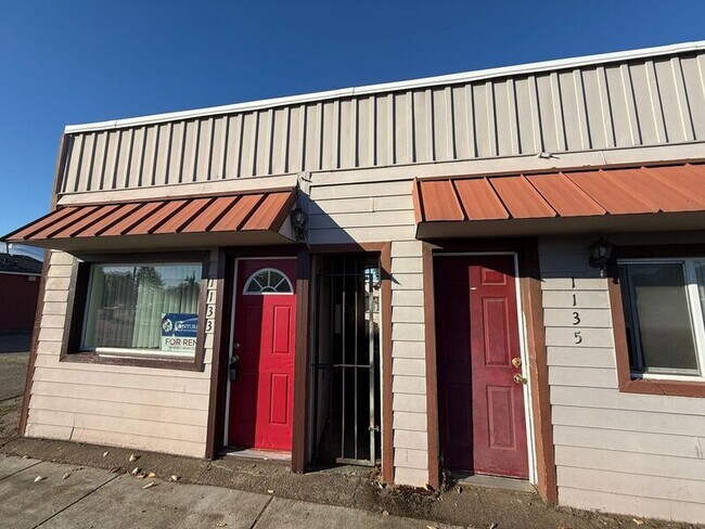 Foto del edificio - 1133 Salem Ave