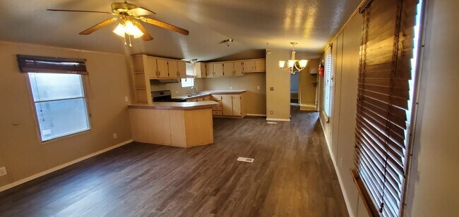 Foto del edificio - Charming 3 bedroom 2 bath Mobile home in Sunland Park NM!!