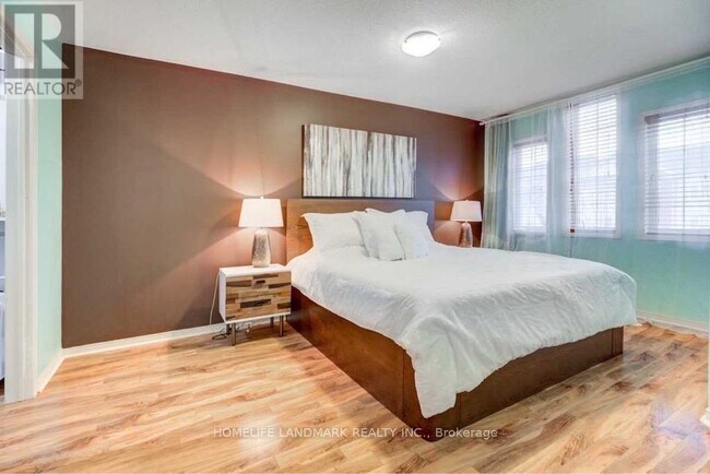 Photo du bâtiment - 601-601 Shoreline Dr
