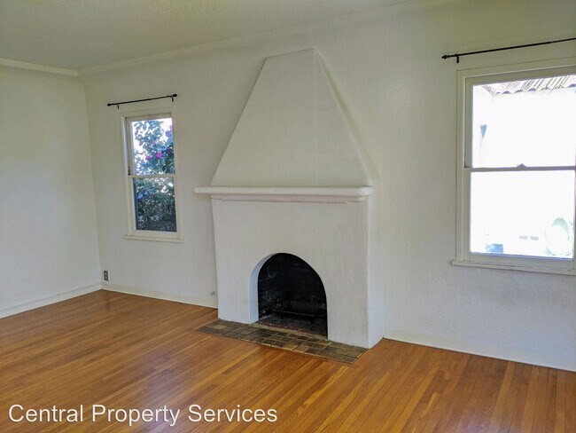 Building Photo - 325-327 San Clemente St