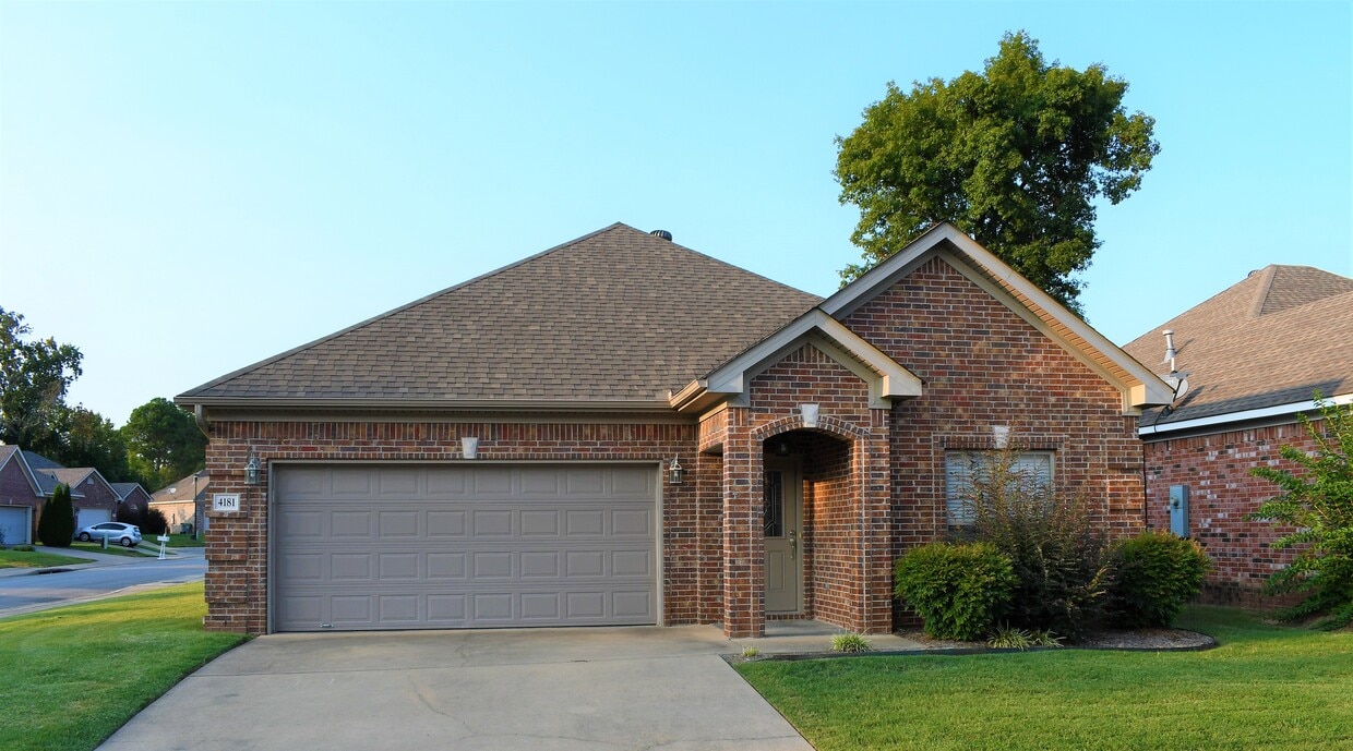 Primary Photo - 4181 Heritage Oak Dr